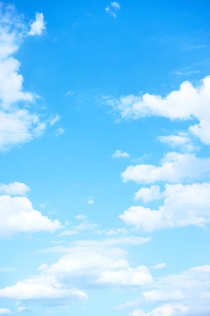 Photo blue sky white clouds - vertical background